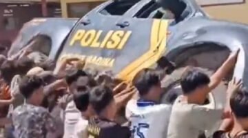 Viral!! Kantor Polsek Muara Batang Gadis, Kabupaten Mandailing Natal,di geruduk masa