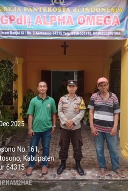 Bhabinkamtibmas Desa Tembarak Amankan Giat Gereja Alfa Omega Jelang Natal dan Tahun Baru