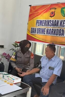 Operasi Lilin Lodaya, Polresta Cirebon Laksanakan Tes Urine Terhadap Puluhan Sopir Bus