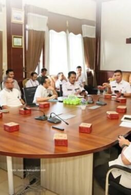 Dinas Komunikasi dan Informatika Kabupaten Siak melaksanakan Rapat Evaluasi Kinerja Bulan Desember 2025