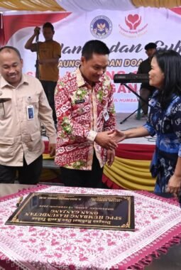 Bupati tegaskan Pelayanan dengan Kualitas Terbaik saat hadiri Launching SPPG Holong Ondolan Indonesia Emas di Kecamatan Onan Ganjang