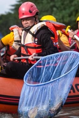 Gerakan Nasional ASRI: Polrestabes Surabaya Bersihkan Kawasan Jembatan Merah