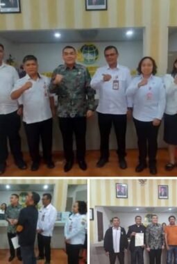 Bupati Humbahas bersama Wakil Menteri ATR/BPN serahkan SHM saat Kunjungan Kerja di Humbang Hasundutan