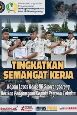 Tingkatkan Semangat Kinerja, Kepala Lapas Kelas IIB Siborongborong Berikan Penghargaan Kepada Pegawai Teladan
