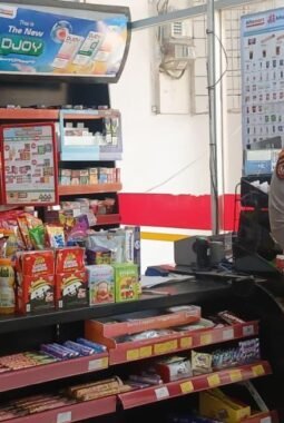 Personil Polsek Rangkasbitung Polres Lebak Giat Patroli Dialogis Ke Toko Alfamart