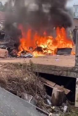 Di Rohil Riau Berujung Ricuh: Massa Bakar Rumah Diduga Bandar Narkoba!