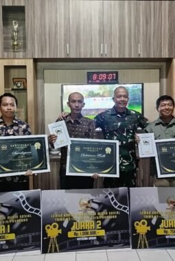 Kreativitas Bersinar di TMMD ke-127, Dandim 0819 Pasuruan Serahkan Penghargaan Lomba Jurnalistik