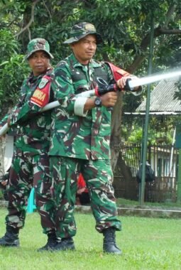 Kodim 0614/Kota Cirebon Gelar Latihan Pemadaman Kebakaran Bersama Tim Damkar