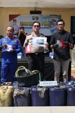 Polda Jatim Gagalkan Penyelundupan Solar Subsidi ke Kalimantan, Tersangka Asal Blora Diamankan