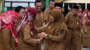 Kerja Nyata: Bupati Siak Perjuangkan Revitalisasi Sekolah dan Guru Honorer ke Kemendikdasmen