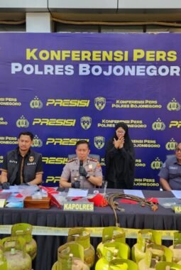 Polres Bojonegoro Amankan Tersangka Pengoplos LPG Subsidi 3 Kg dan Ratusan Tabung Gas*