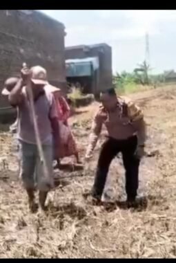 Polsek Tosari Pantau Lahan Kentang di Ngadiwono, Dukung Asta Cita Ketahanan Pangan