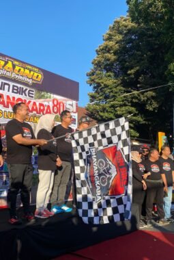 Ribuan Pesepeda Padati Alun-Alun Lumajang, HUT Bhayangkara ke-80 Jadi Ajang Perkuat Kedekatan Polri dan Masyarakat
