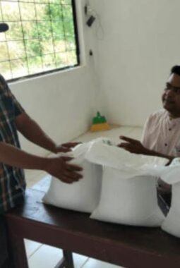 Pembagian bantuan Beras Bulok Di kantor KDMP Didesa Sigalapng julu 