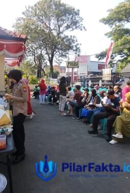 *Polresta Malang Kota Sapa Warga melalui Baktikes dan Makan Bersama Gratis*