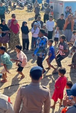 Pulihkan Semangat Pengungsi, Brimob Gelar Trauma Healing dan Pelayanan Kesehatan*