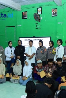 Sambut Hari Jadi ke – 78, Polwan Polres Ngawi Edukasi Santri Cegah Kenakalan Remaja*